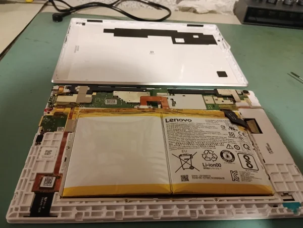 Cambiar Batería Lenovo Tab 4 TB-X304F - Batería Hinchada