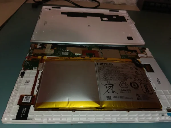 Cambiar Batería Lenovo Tab 4 TB-X304F - Batería Hinchada