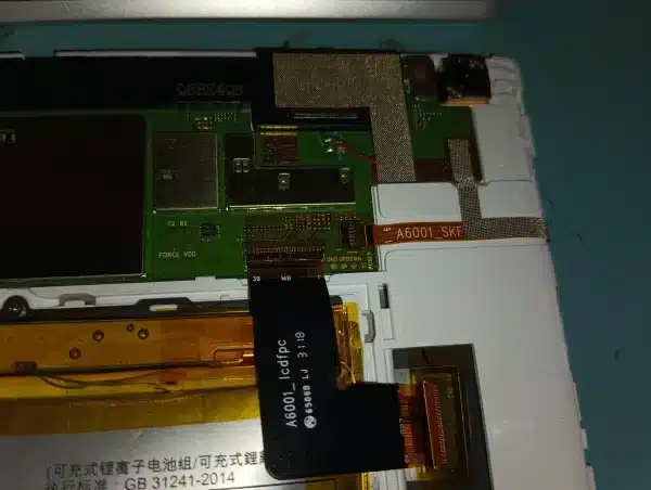 Cambiar Batería Lenovo Tab 4 TB-X304F - Conector Pantalla