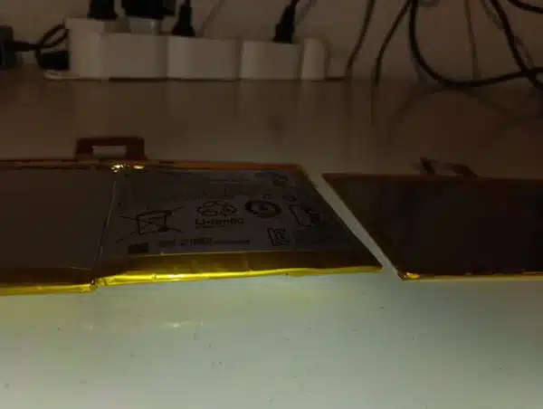 Cambiar Batería Lenovo Tab 4 TB-X304F - Comparación Batería Nueva y Vieja