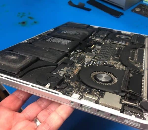 ¿Batería MacBook Hinchada? Soluciones