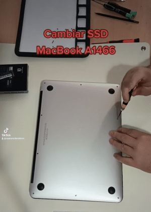 Cambiar Disco SSD MacBook Air A1466 - Tornillos