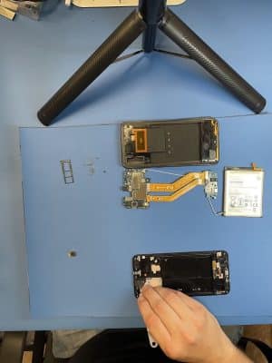 Como Cambiar Pantalla Galaxy A50 - Retirar Resto Componentes