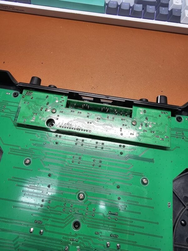 Reparar mesa de mezclas Hércules - Reparación Paso 1