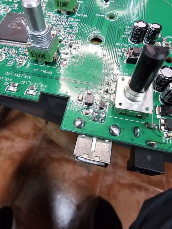 Reparar mesa de mezclas Hércules - Reparación Paso 14