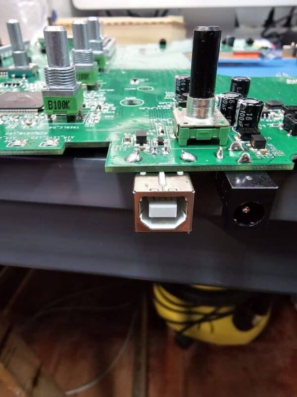 Reparar mesa de mezclas Hércules - Reparación Paso 16