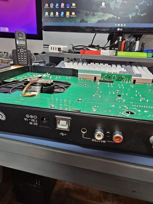 Reparar mesa de mezclas Hércules - Reparación Paso 4