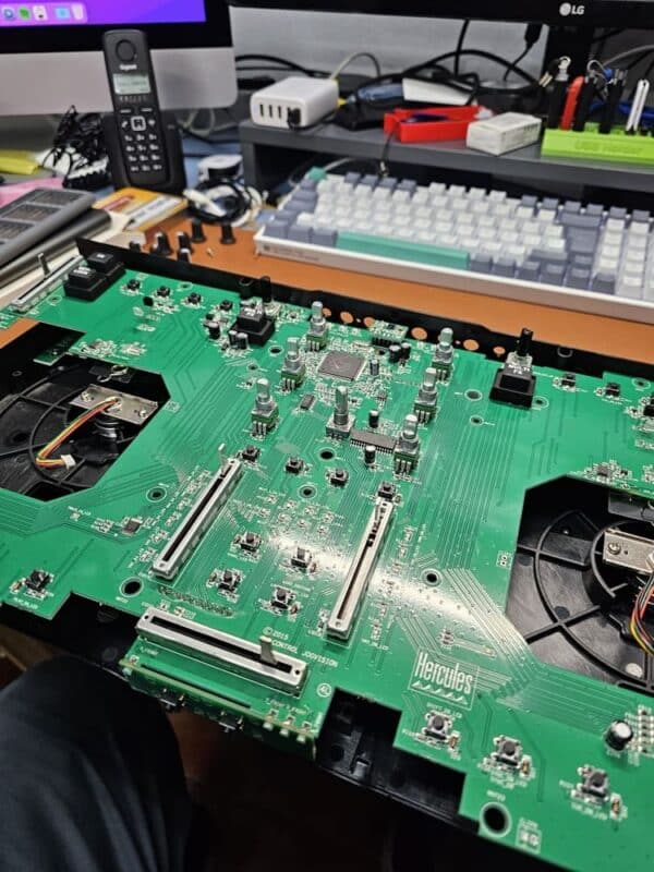 Reparar mesa de mezclas Hércules - Reparación Paso 5