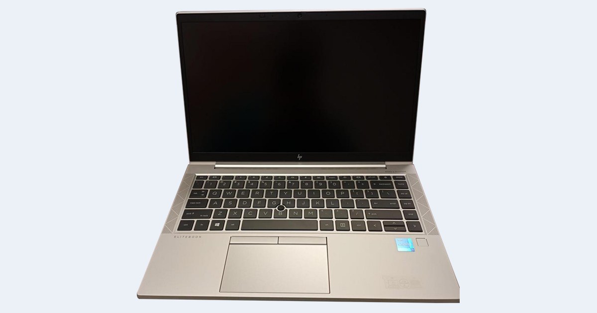 HP EliteBook 840 G8 abierto visto desde arriba, portátil profesional de oficina
